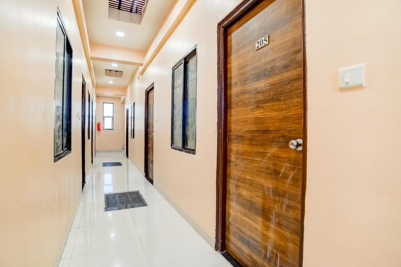 Spot On 76764 Hotel Lux Индаур Экстерьер фото