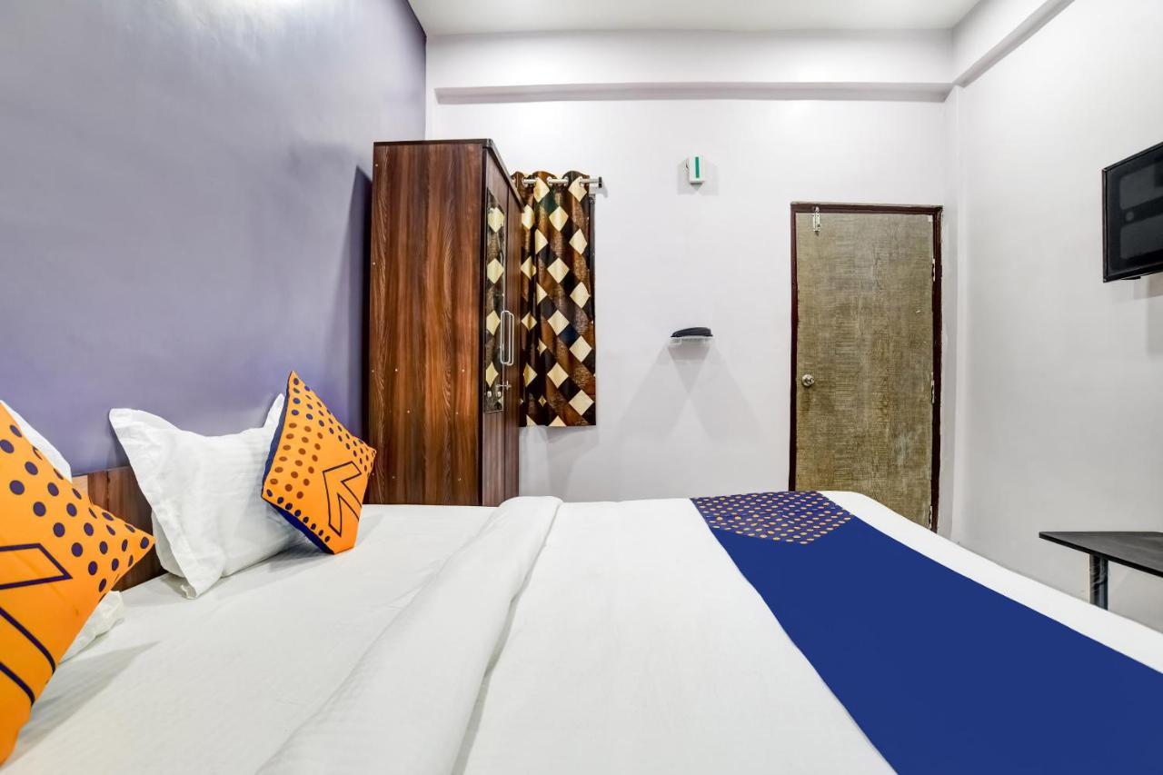 Spot On 76764 Hotel Lux Индаур Экстерьер фото