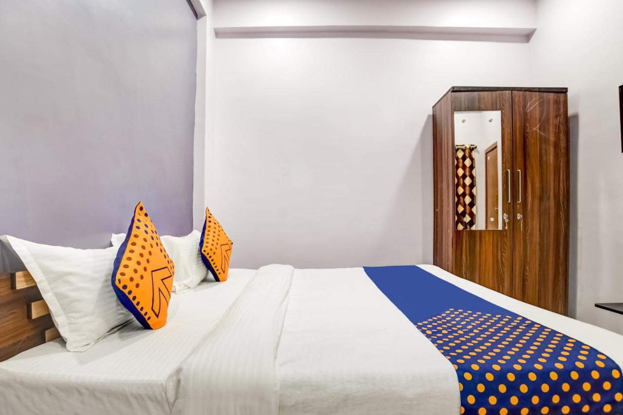 Spot On 76764 Hotel Lux Индаур Экстерьер фото